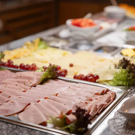 祖尔利萨酒店 酒店 3*